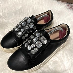 Size 6.5 black le chateau fashion sneakers